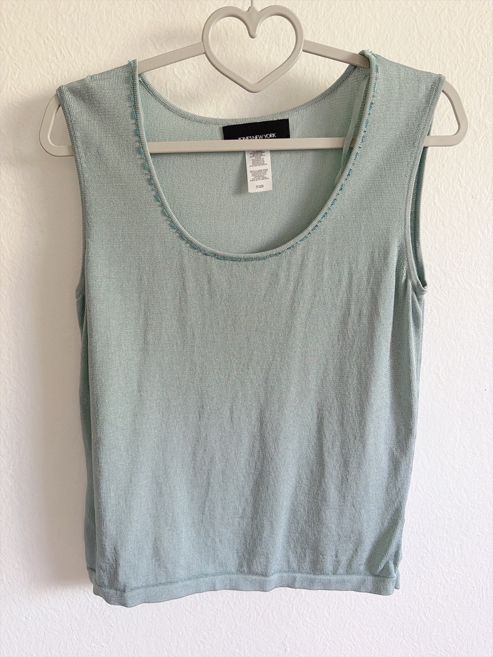 Jones New York Sleeveless Scoop Neck Tank in